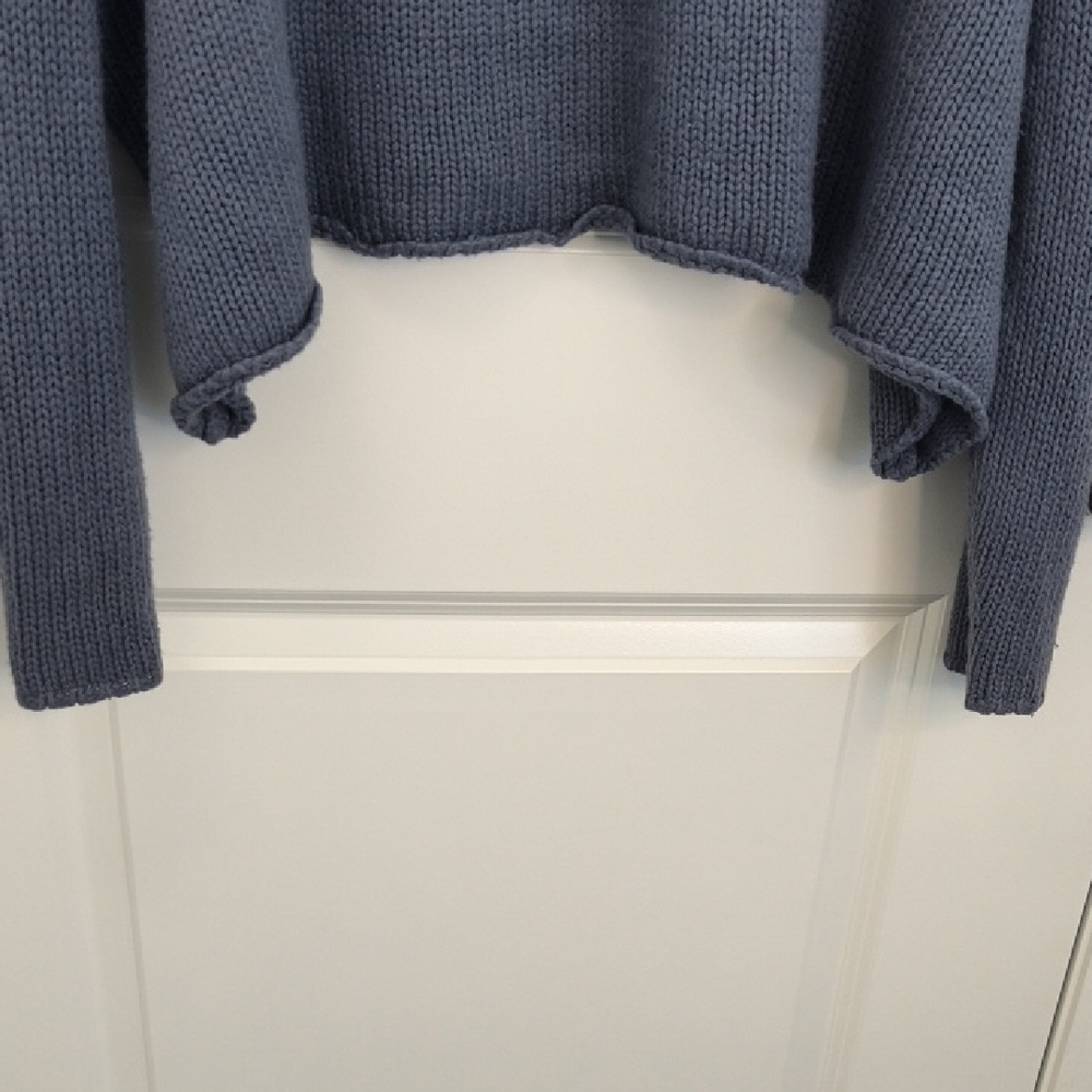 NYC Women's Blue Sweater - Picture 8 of 8